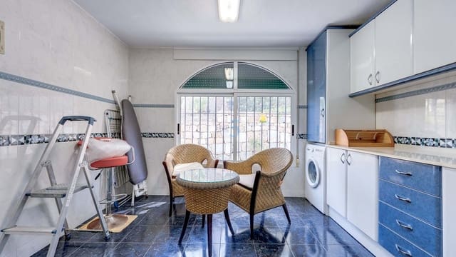 Casa de 3 habitaciones en Villamartin, Orihuela en venta con piscina - 250.000 € (Ref: 9635223)