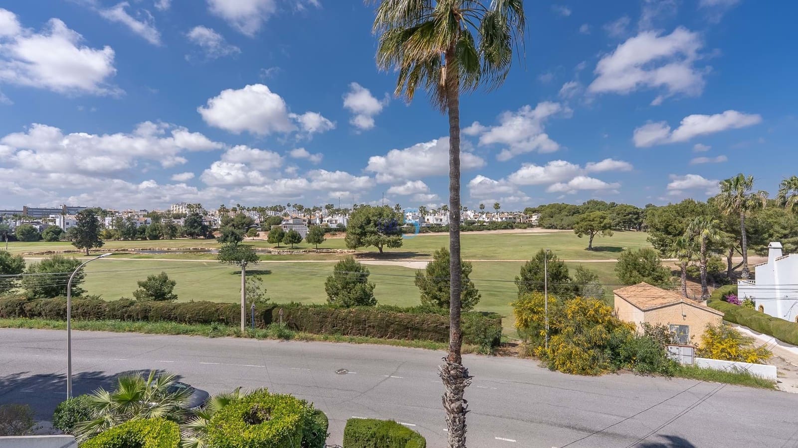 3 soverom Hus til salgs i Villamartin med svømmebasseng - € 250 000 (Ref: 9635223)