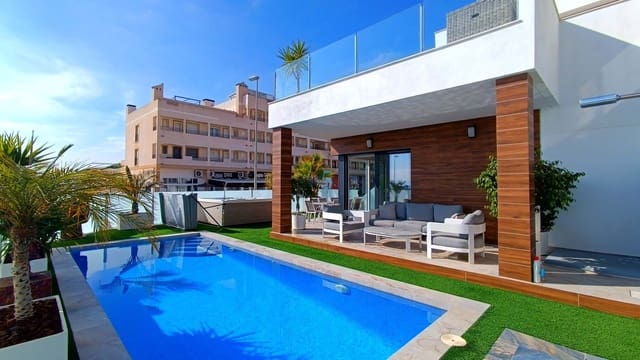 Chalet de 3 habitaciones en Vistabella, Orihuela en venta con piscina - 520.000 € (Ref: 9638002)