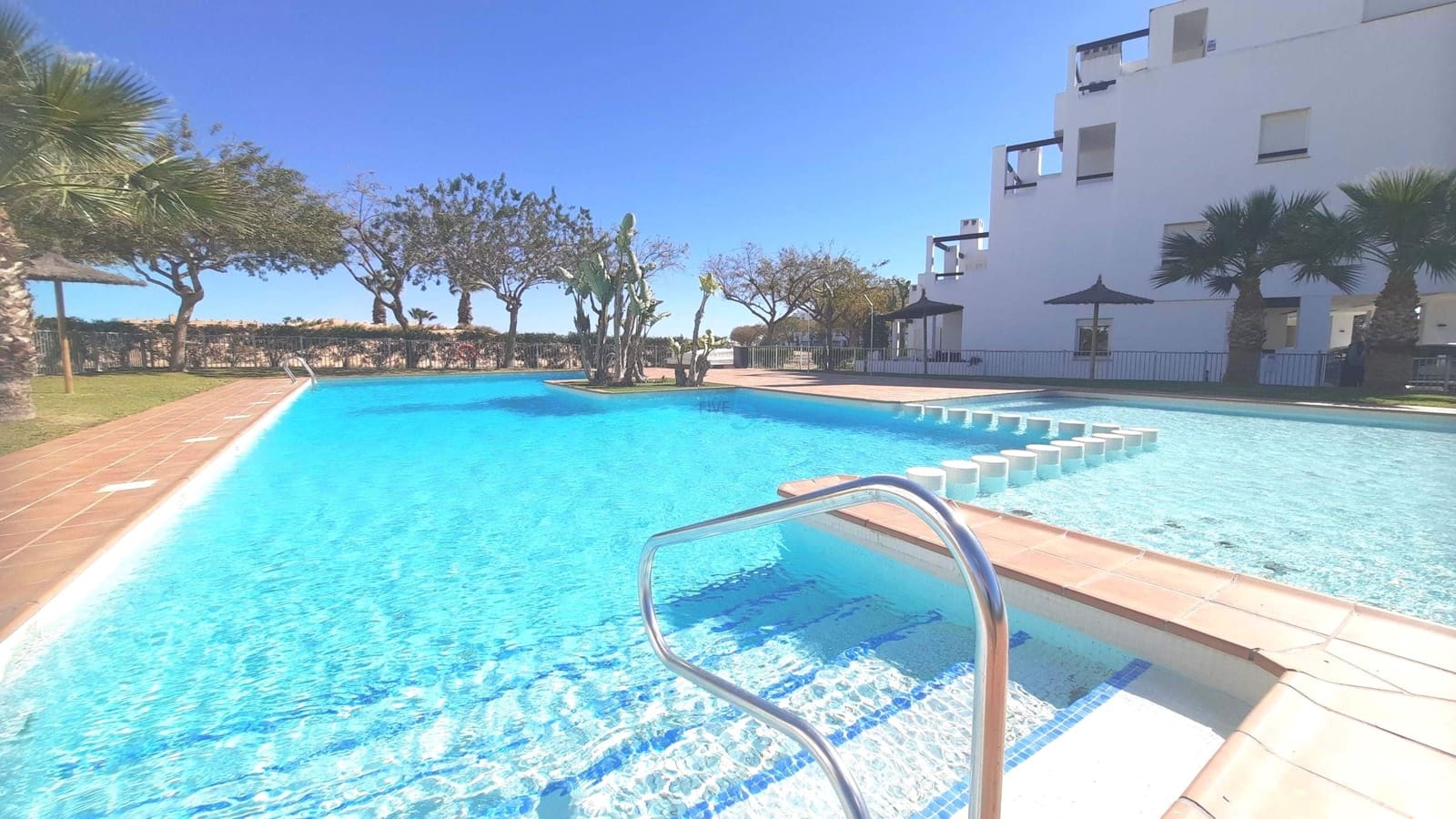 2 makuuhuone Huoneisto myytävänä paikassa Roldan mukana uima-altaan 
autotalli - 126 000 € (Ref: 9638074)