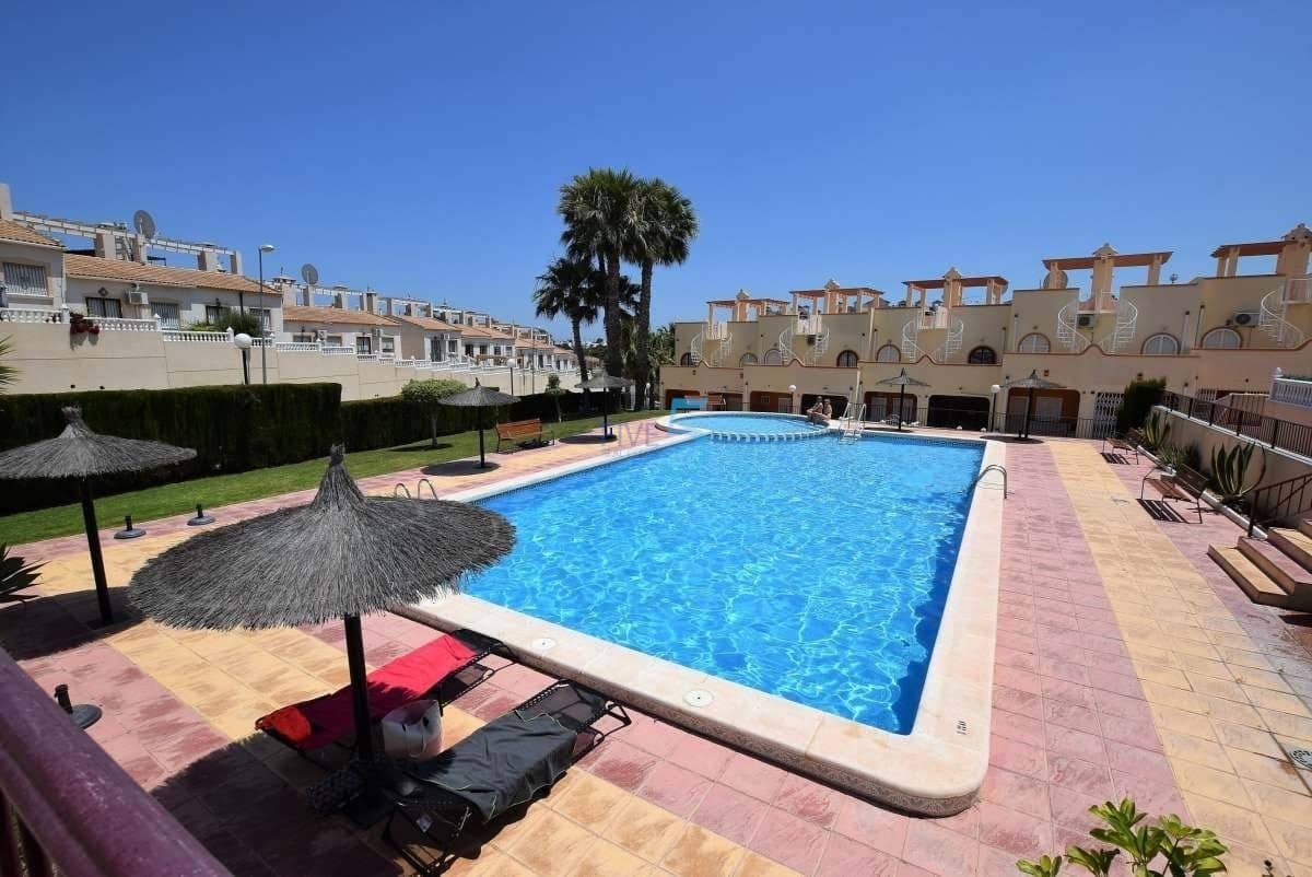 2 bedroom Townhouse for sale in Villamartin with pool - € 175,000 (Ref: 9638076)