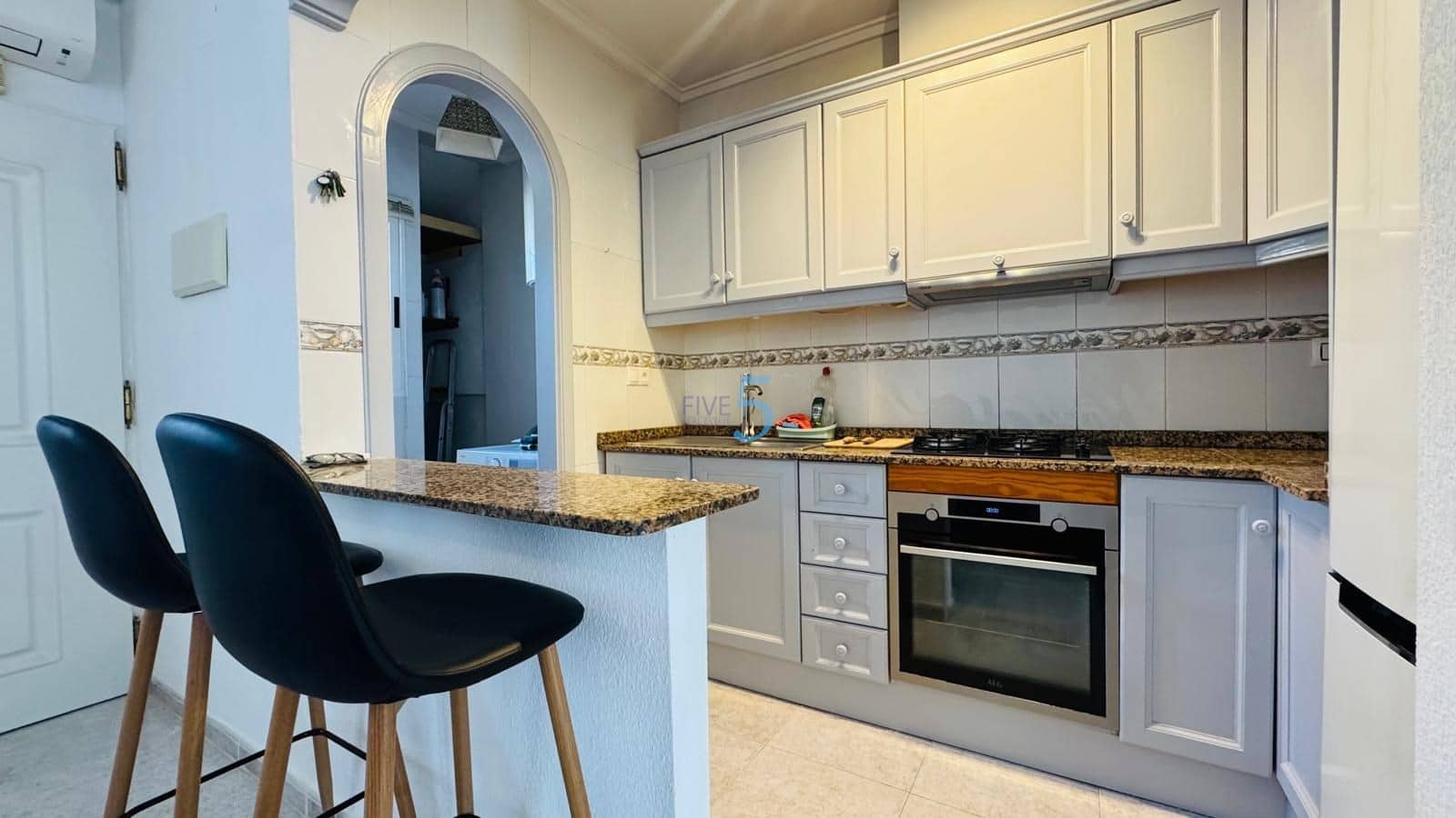 2 bedroom Townhouse for sale in Villamartin with pool - € 175,000 (Ref: 9638076)