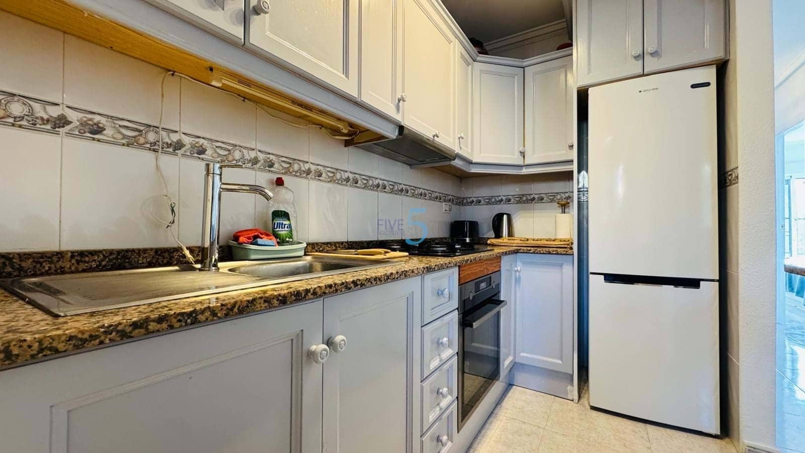 2 bedroom Townhouse for sale in Villamartin with pool - € 175,000 (Ref: 9638076)