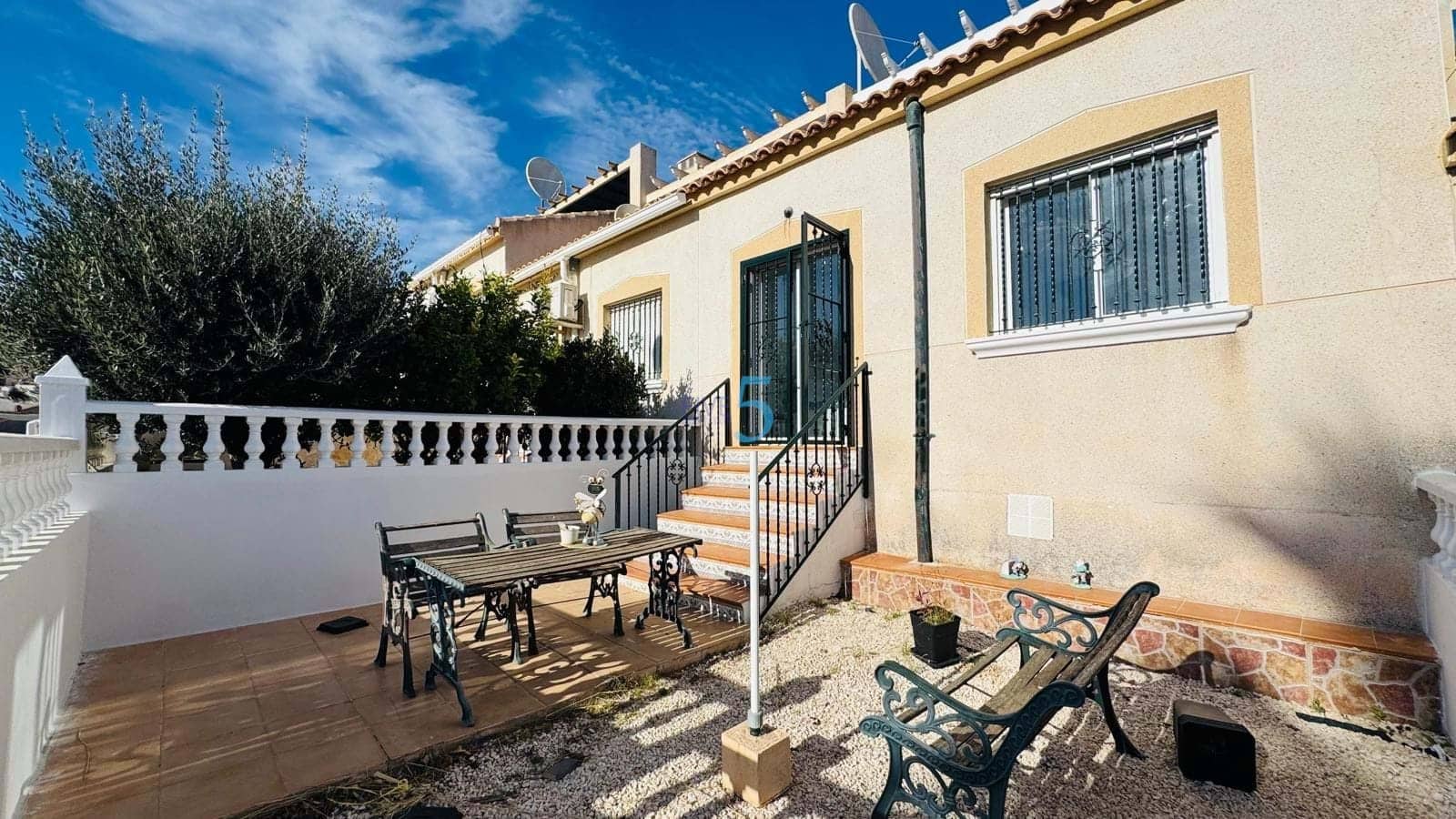 2 bedroom Townhouse for sale in Villamartin with pool - € 175,000 (Ref: 9638076)