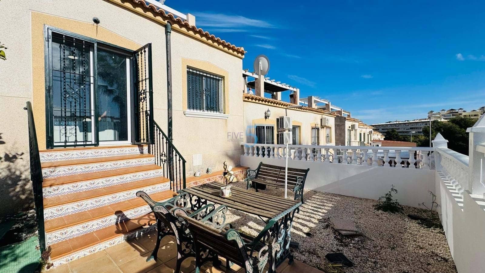 2 bedroom Townhouse for sale in Villamartin with pool - € 175,000 (Ref: 9638076)