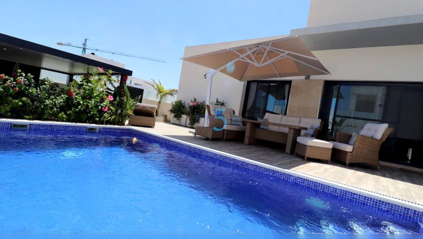 3 Zimmer Villa zu verkaufen in Daya Nueva mit Pool - 345.000 € (Ref: 9654241)