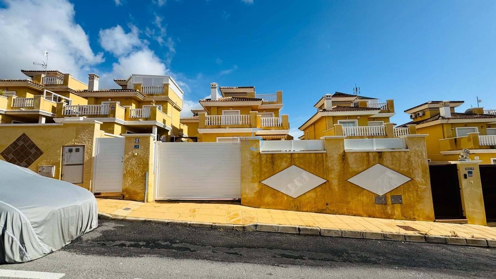 3 slaapkamer Villa te koop in Villamartin met zwembad garage - € 315.000 (Ref: 9657060)