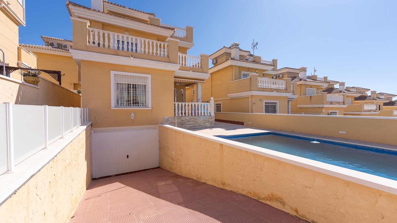 3 soverom Villa til salgs i Villamartin med svømmebasseng garasje - € 315 000 (Ref: 9657060)