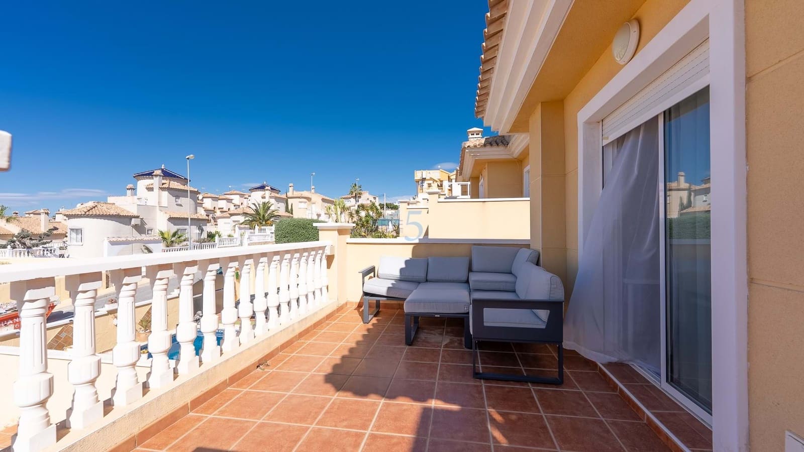 3 soverom Villa til salgs i Villamartin med svømmebasseng garasje - € 315 000 (Ref: 9657060)