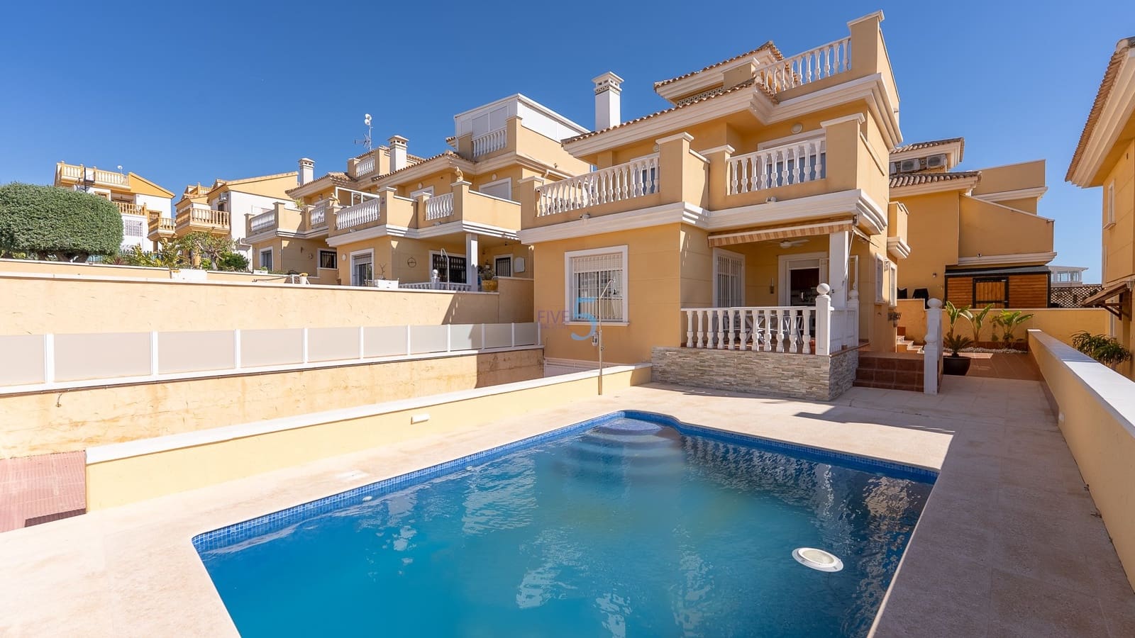 3 soverom Villa til salgs i Villamartin med svømmebasseng garasje - € 315 000 (Ref: 9657060)