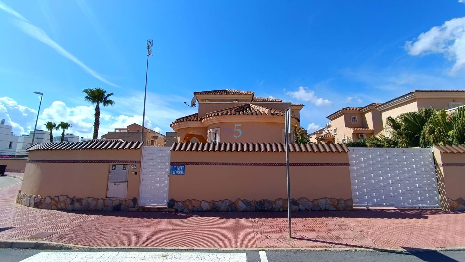 4 sypialnia Willa na sprzedaż w Ciudad Quesada z basenem - 395 000 € (Ref: 9665435)