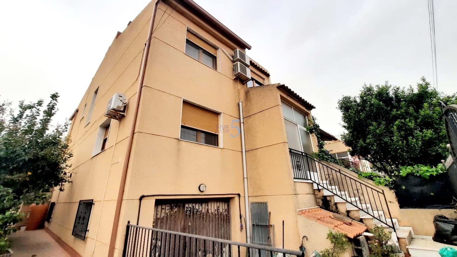 5 bedroom Townhouse for sale in Almoradi with garage - € 340,000 (Ref: 9665436)