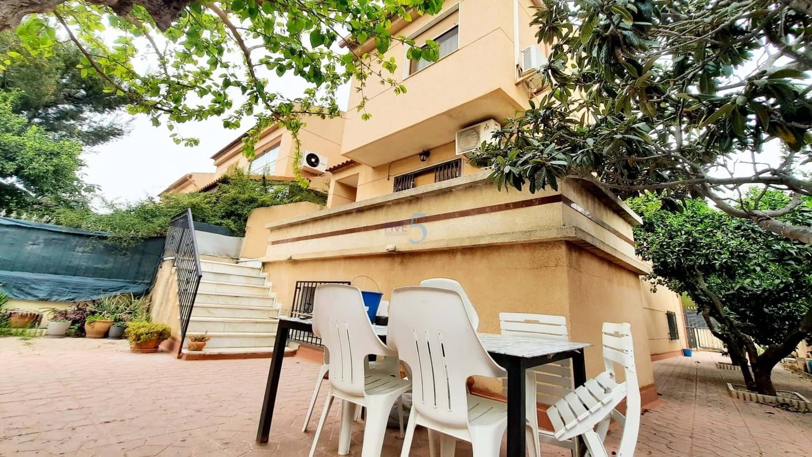 5 bedroom Townhouse for sale in Almoradi with garage - € 340,000 (Ref: 9665436)