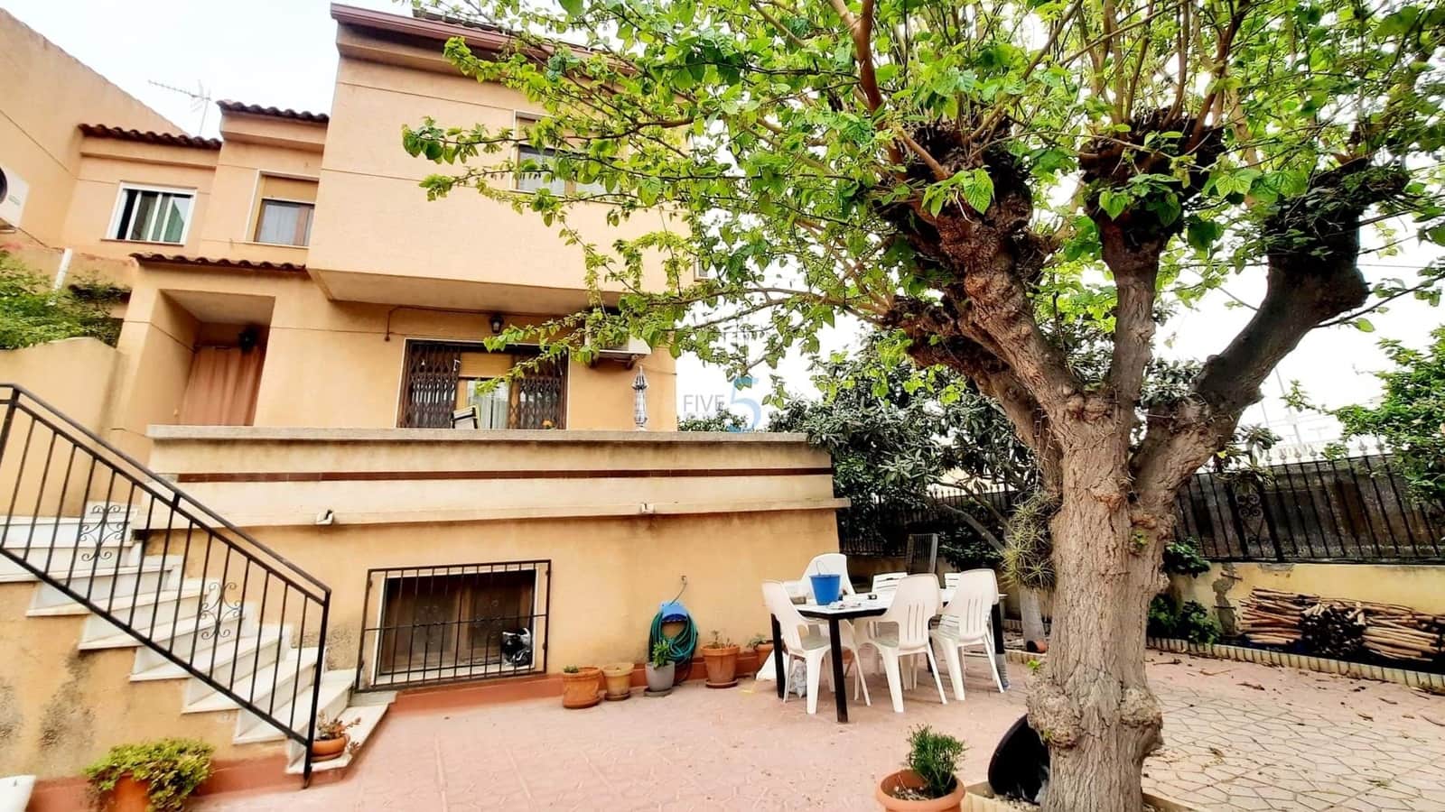 5 bedroom Townhouse for sale in Almoradi with garage - € 340,000 (Ref: 9665436)