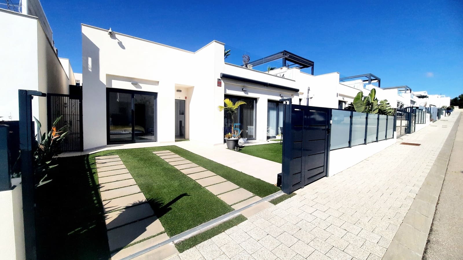 3 slaapkamer Villa te koop in Pilar de la Horadada met zwembad - € 340.000 (Ref: 9668266)