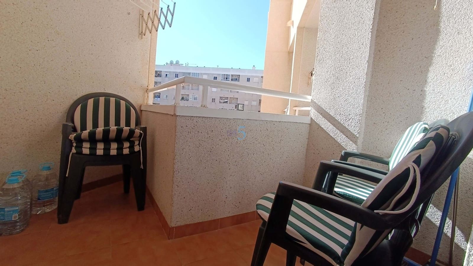 Apartamento de 2 habitaciones en Torrevieja en venta con piscina - 115.000 € (Ref: 9669248)