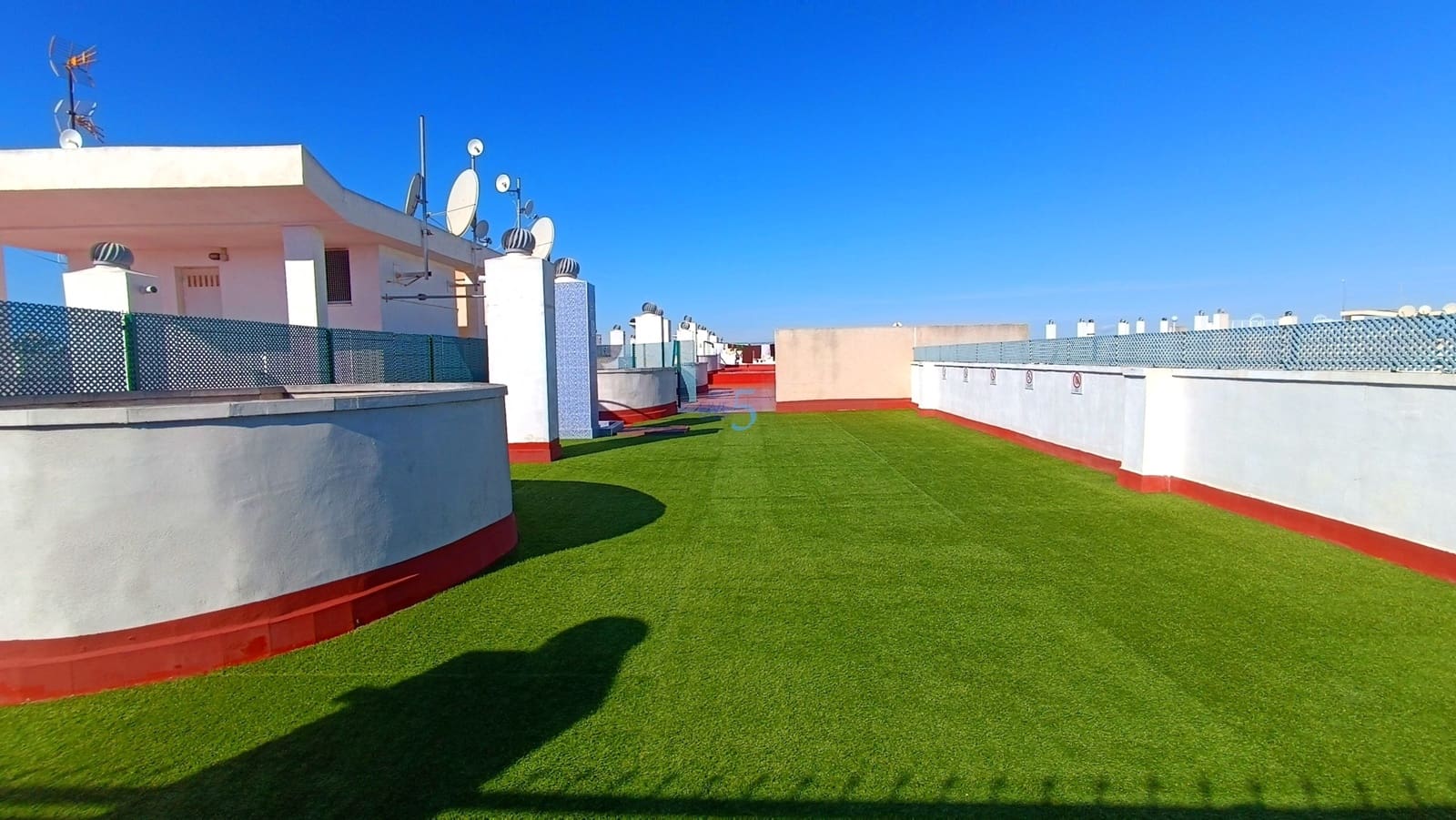 Apartamento de 2 habitaciones en Torrevieja en venta con piscina - 115.000 € (Ref: 9669248)