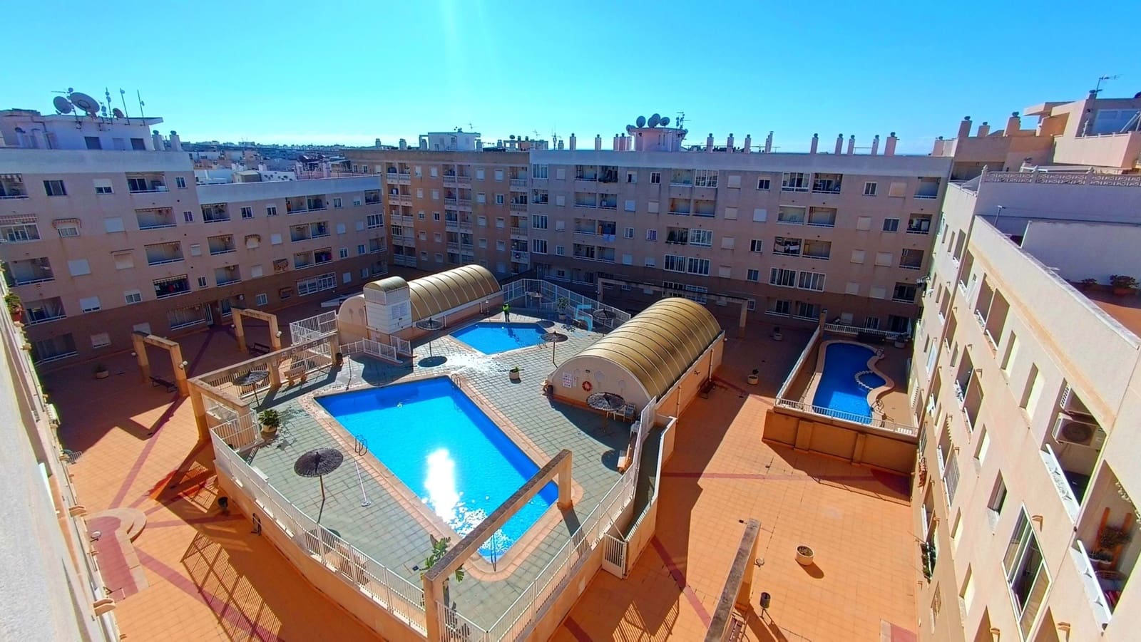 Apartamento de 2 habitaciones en Torrevieja en venta con piscina - 115.000 € (Ref: 9669248)