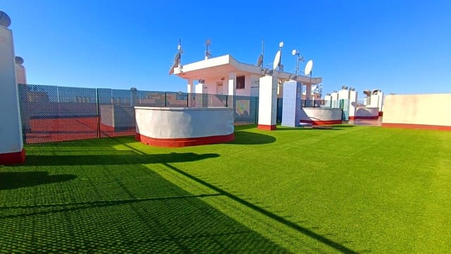 Apartamento de 2 habitaciones en Torrevieja en venta con piscina - 115.000 € (Ref: 9669248)