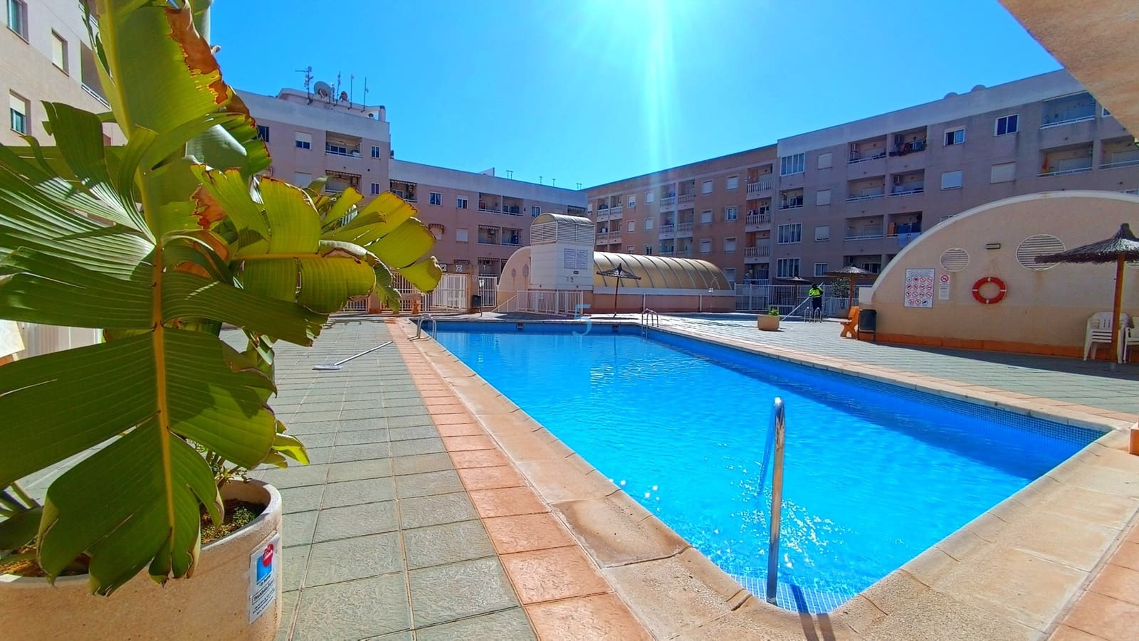 Apartamento de 2 habitaciones en Torrevieja en venta con piscina - 115.000 € (Ref: 9669248)