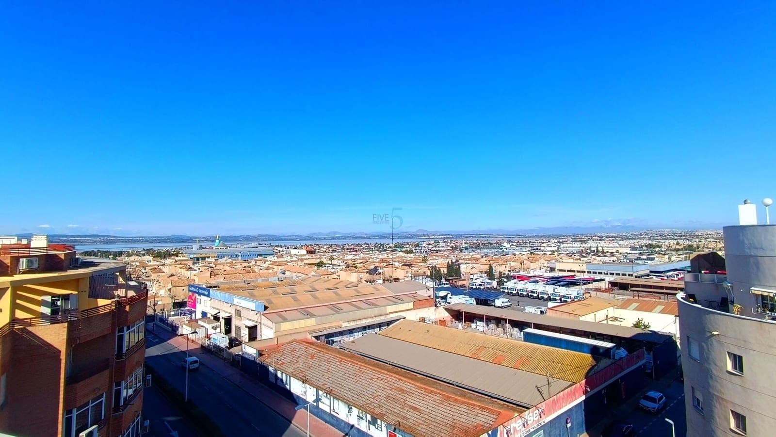 Apartamento de 2 habitaciones en Torrevieja en venta con piscina - 115.000 € (Ref: 9669248)