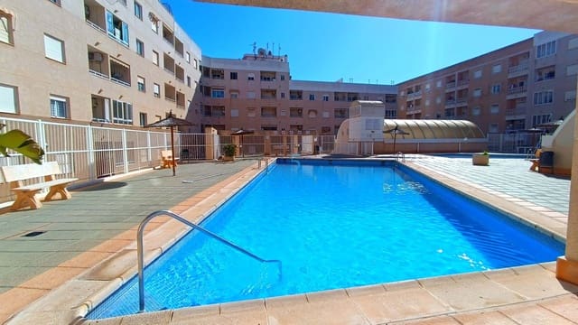 Apartamento de 2 habitaciones en Torrevieja en venta con piscina - 115.000 € (Ref: 9669248)