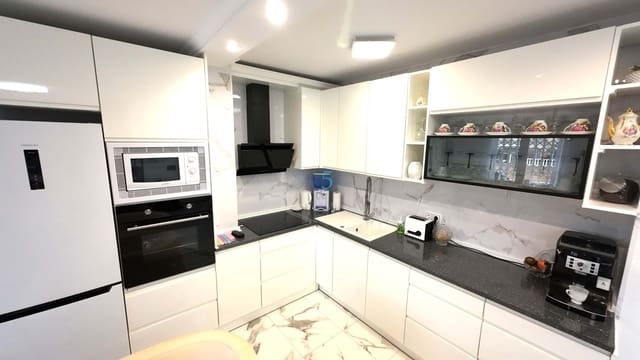 4 quarto Apartamento para venda em Torrevieja com piscina garagem - 229 995 € (Ref: 9671140)
