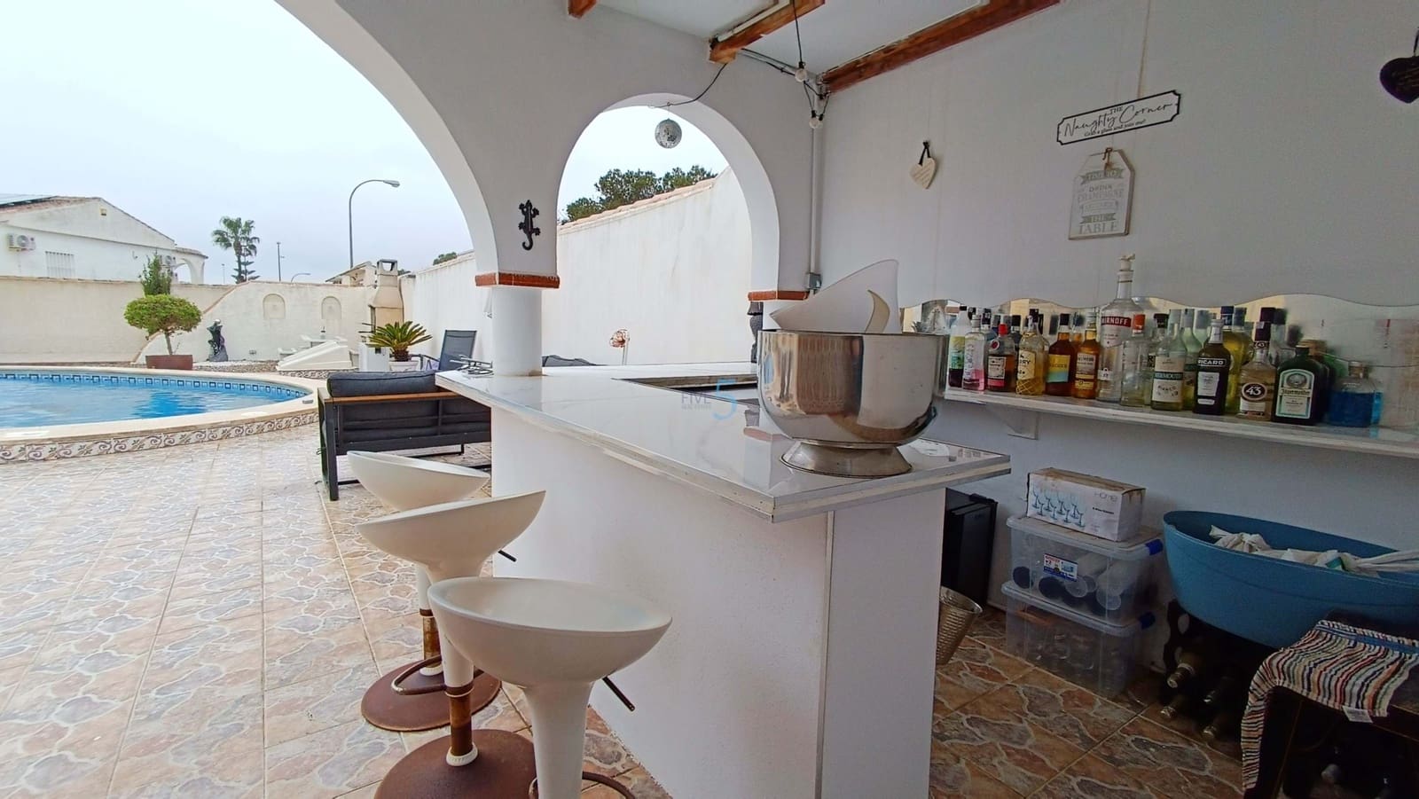 3 Zimmer Villa zu verkaufen in Torrevieja mit Pool - 410.000 € (Ref: 9672181)