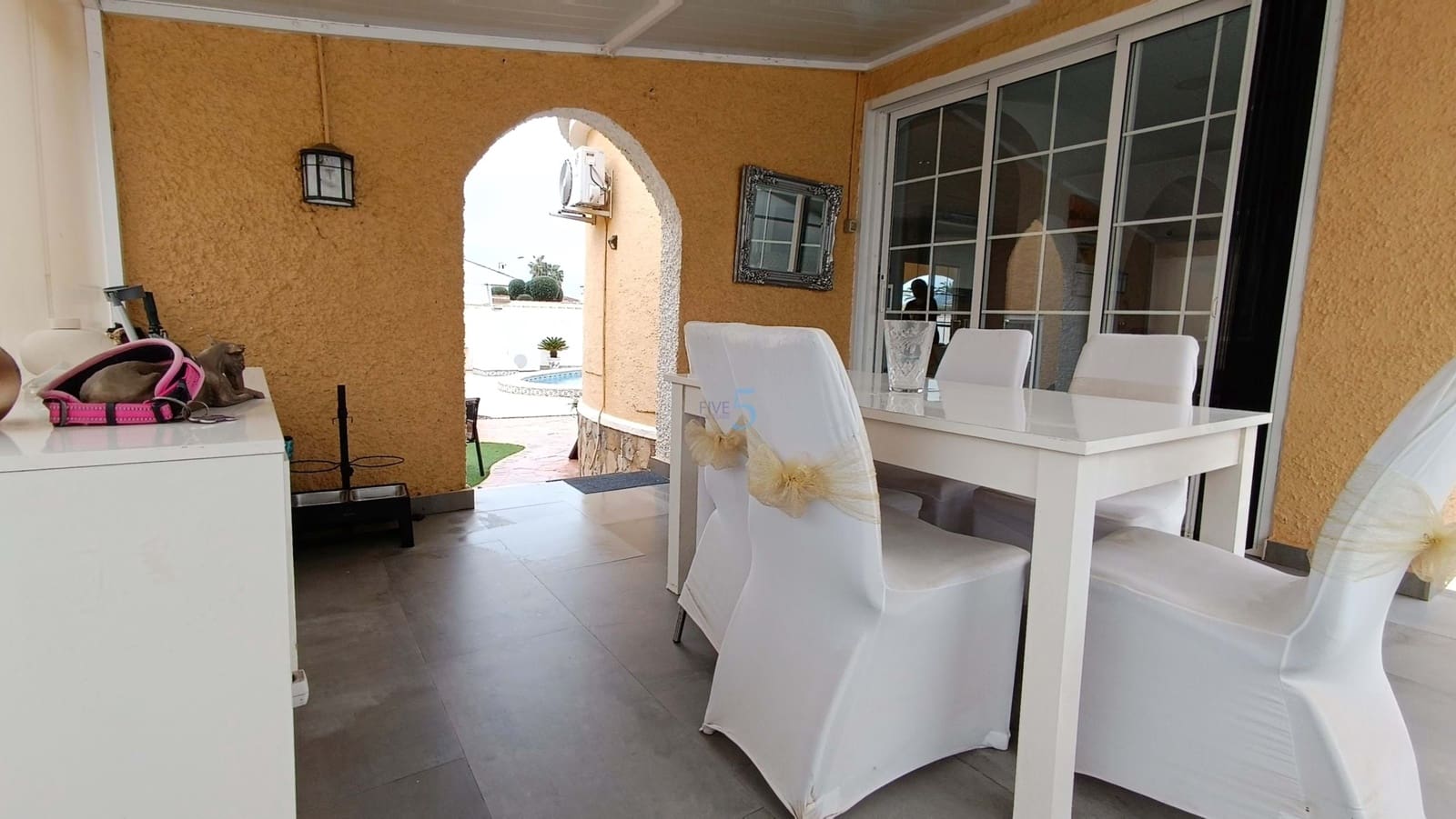 3 Zimmer Villa zu verkaufen in Torrevieja mit Pool - 410.000 € (Ref: 9672181)