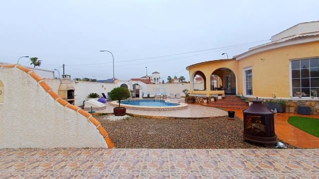 3 Zimmer Villa zu verkaufen in Torrevieja mit Pool - 410.000 € (Ref: 9672181)