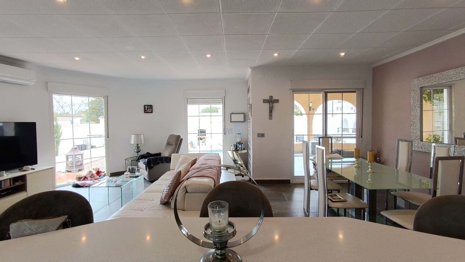 3 Zimmer Villa zu verkaufen in Torrevieja mit Pool - 410.000 € (Ref: 9672181)