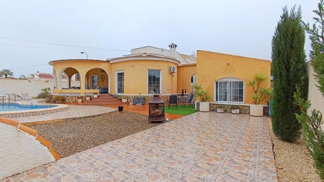 3 Zimmer Villa zu verkaufen in Torrevieja mit Pool - 410.000 € (Ref: 9672181)