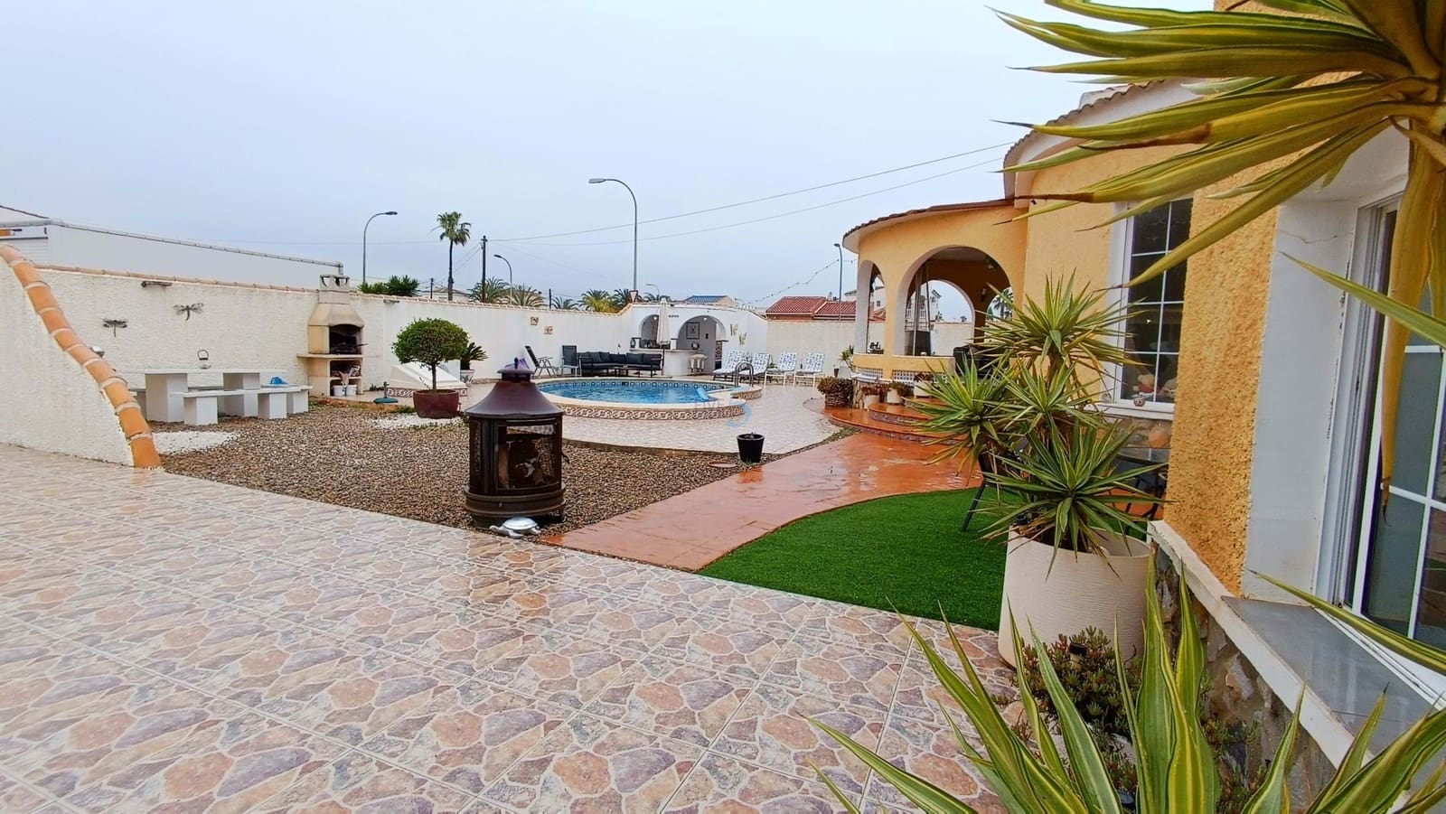 3 Zimmer Villa zu verkaufen in Torrevieja mit Pool - 410.000 € (Ref: 9672181)