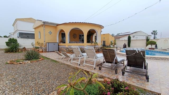 3 Zimmer Villa zu verkaufen in Torrevieja mit Pool - 410.000 € (Ref: 9672181)