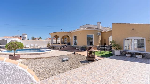 3 sypialnia Willa na sprzedaż w Torrevieja z basenem - 410 000 € (Ref: 9672181)