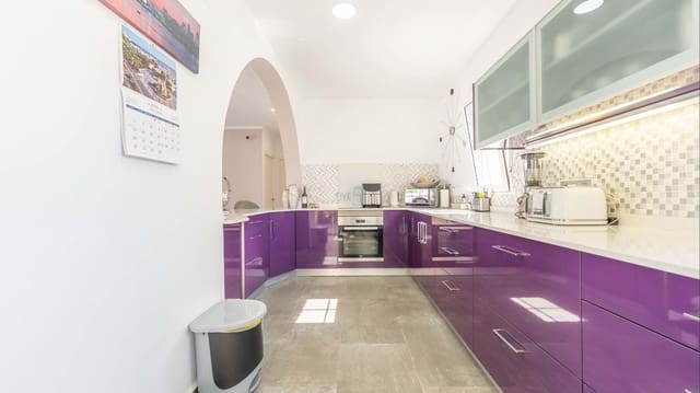 3 sypialnia Willa na sprzedaż w Torrevieja z basenem - 410 000 € (Ref: 9672181)