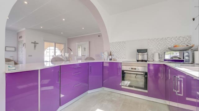 3 sypialnia Willa na sprzedaż w Torrevieja z basenem - 410 000 € (Ref: 9672181)
