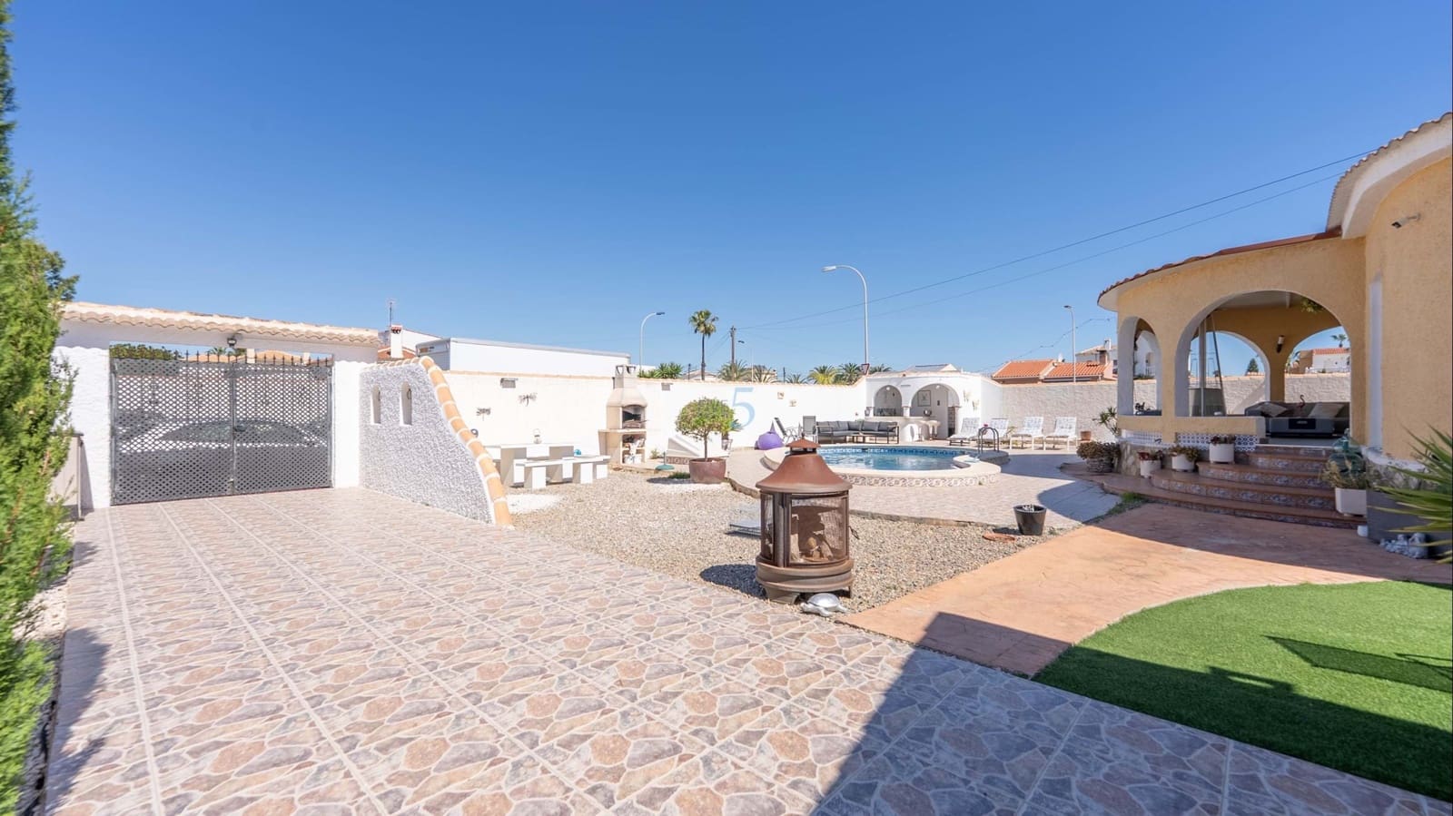 3 chambre Villa/Maison à vendre à Torrevieja avec piscine - 410 000 € (Ref: 9672181)