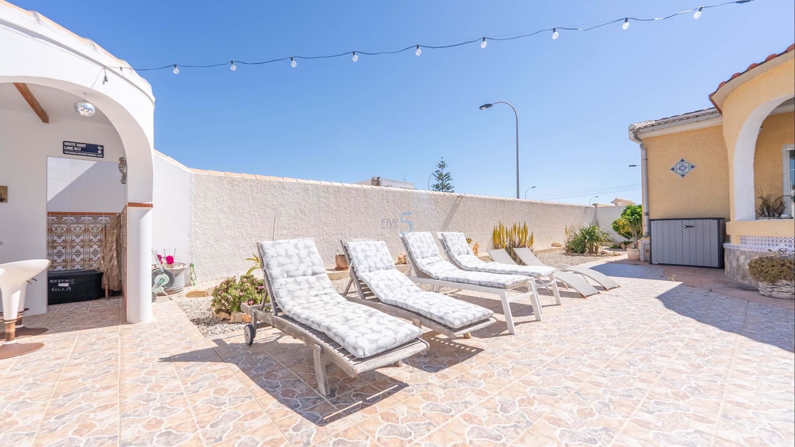 3 chambre Villa/Maison à vendre à Torrevieja avec piscine - 410 000 € (Ref: 9672181)