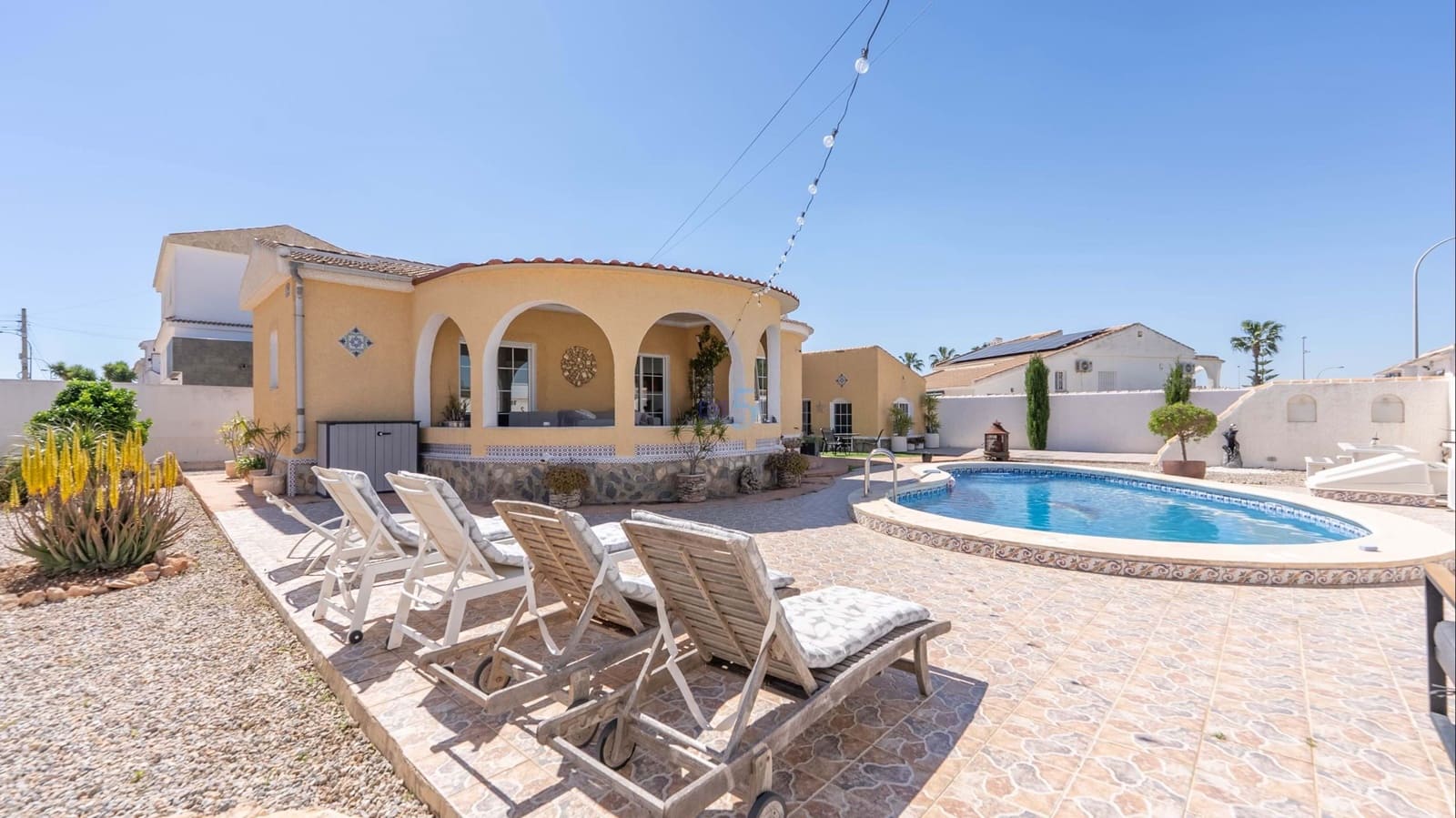 3 chambre Villa/Maison à vendre à Torrevieja avec piscine - 410 000 € (Ref: 9672181)