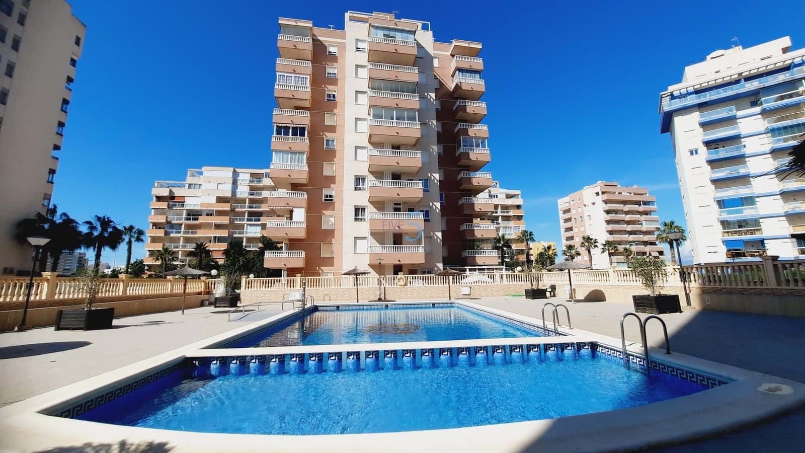 2 bedroom Apartment for sale in Guardamar del Segura with pool garage - € 240,000 (Ref: 9675994)