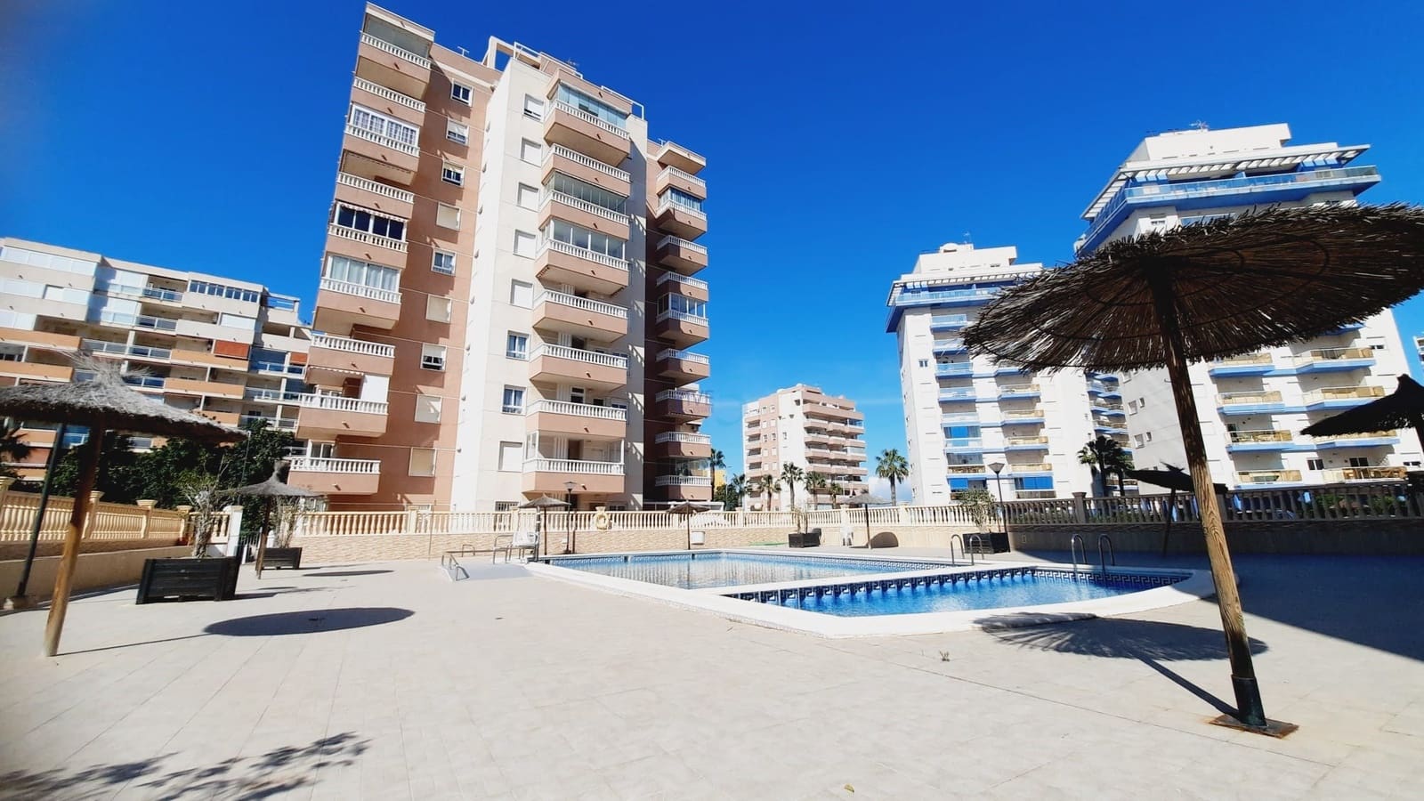 2 bedroom Apartment for sale in Guardamar del Segura with pool garage - € 240,000 (Ref: 9675994)