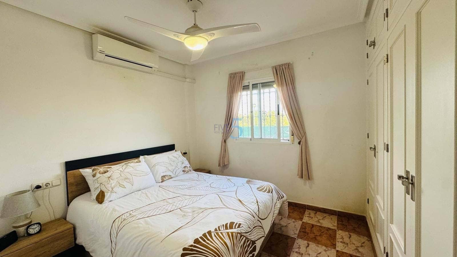 2 soveværelse Lejlighed til salg i La Zenia med swimmingpool garage - € 158.750 (Ref: 9676520)