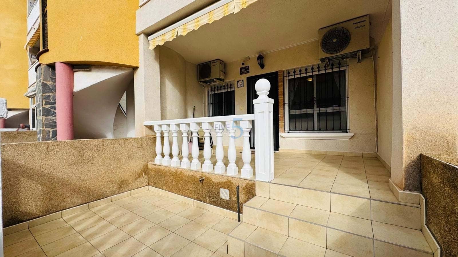 2 soveværelse Lejlighed til salg i La Zenia med swimmingpool garage - € 158.750 (Ref: 9676520)