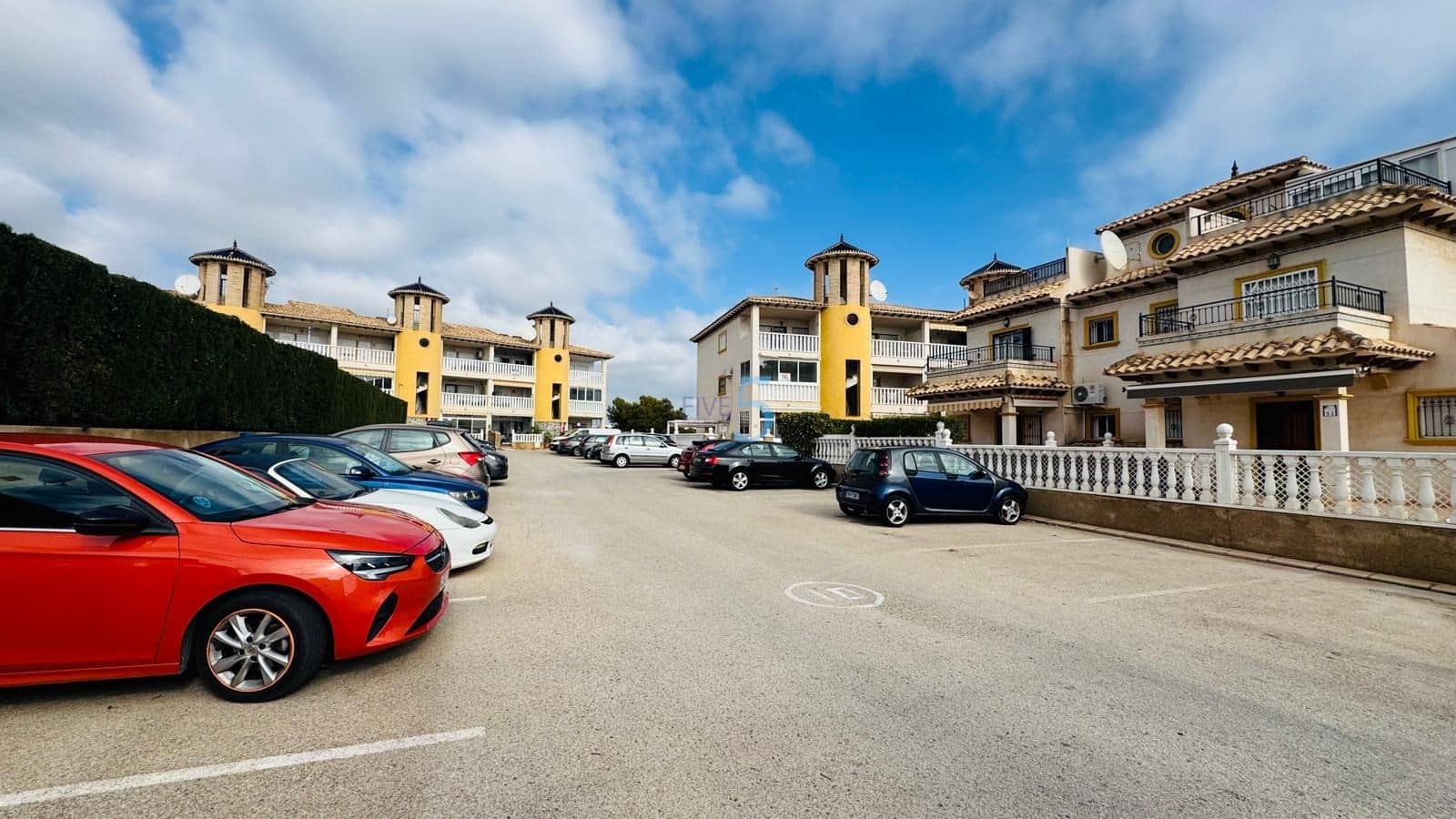 2 soveværelse Lejlighed til salg i La Zenia med swimmingpool garage - € 158.750 (Ref: 9676520)