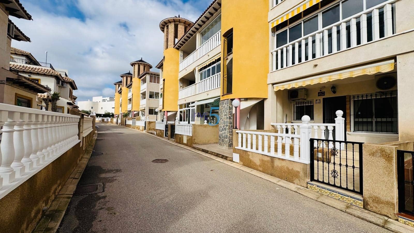 2 soveværelse Lejlighed til salg i La Zenia med swimmingpool garage - € 158.750 (Ref: 9676520)