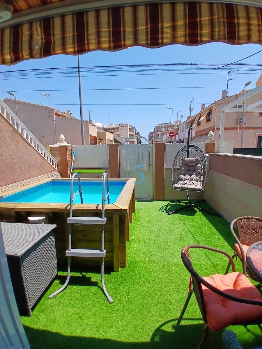 Apartamento de 2 habitaciones en Torrevieja en venta - 179.000 € (Ref: 9677761)