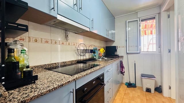 Apartamento de 2 habitaciones en Torrevieja en venta - 179.000 € (Ref: 9677761)