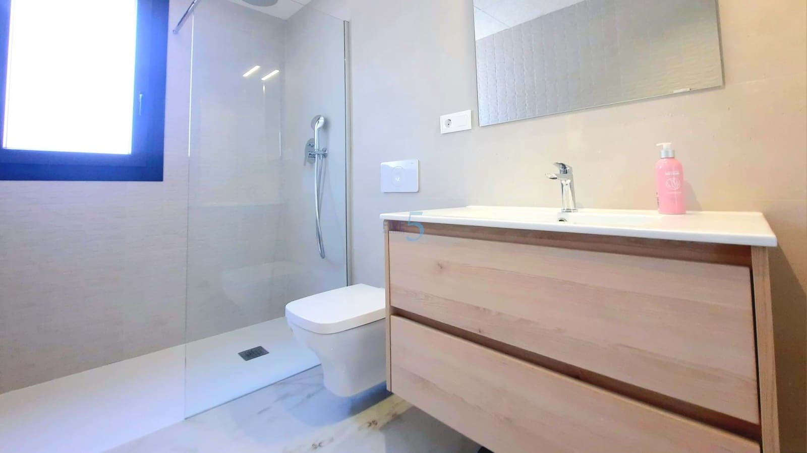 2 soverom Leilighet til salgs i Los Altos med svømmebasseng garasje - € 334 500 (Ref: 9687672)