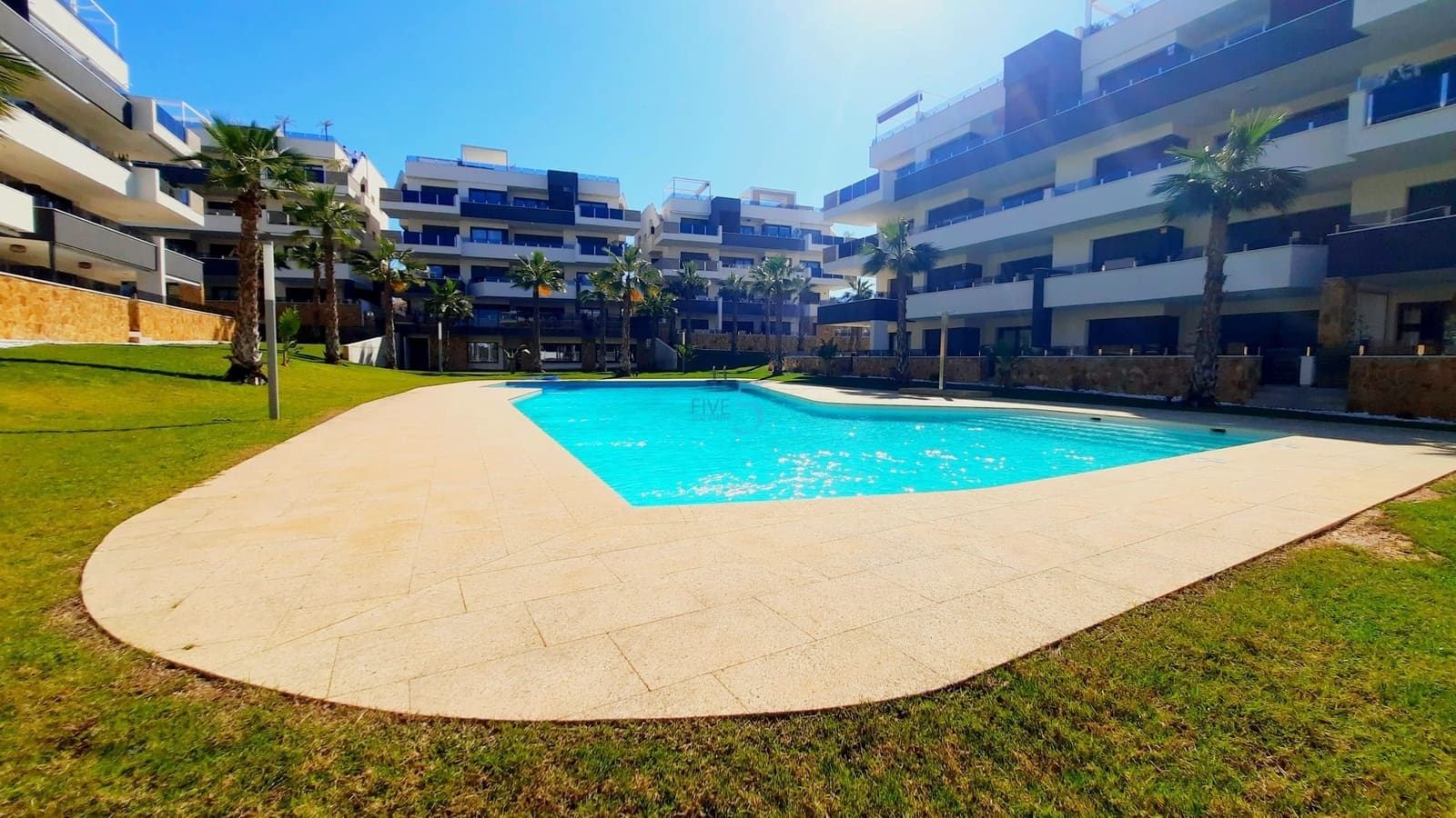 2 soverom Leilighet til salgs i Los Altos med svømmebasseng garasje - € 334 500 (Ref: 9687672)